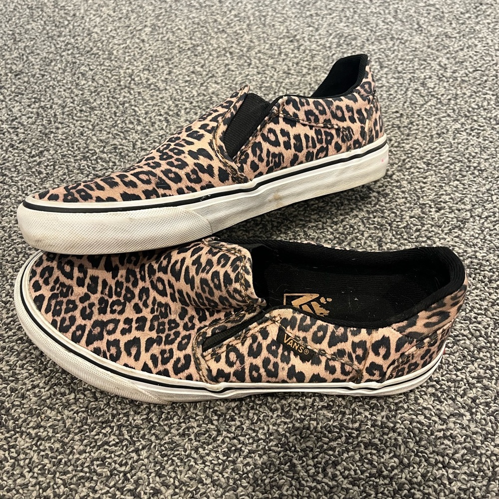 Cheetah print Vans size 7 Deluxe Comfort